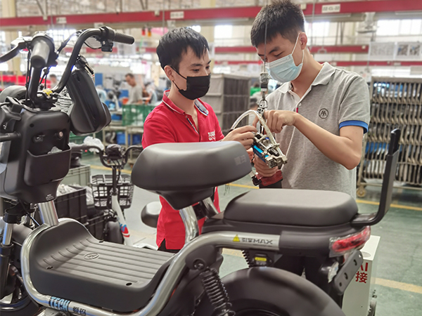 強強聯合：速耐電動車自動鉚釘槍攜手愛瑪打造中國“智造”電動自行車
